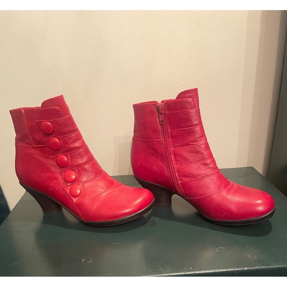 EUC LEATHER MIZ MOOZ VICTORIAN “CHARMER” ANKLE BOOTIE — SIZE 36 (US 5.5/6)